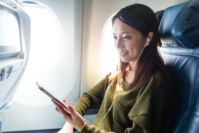 How to Survive a Long Haul Flight in Economy [13 Ways That Work] The